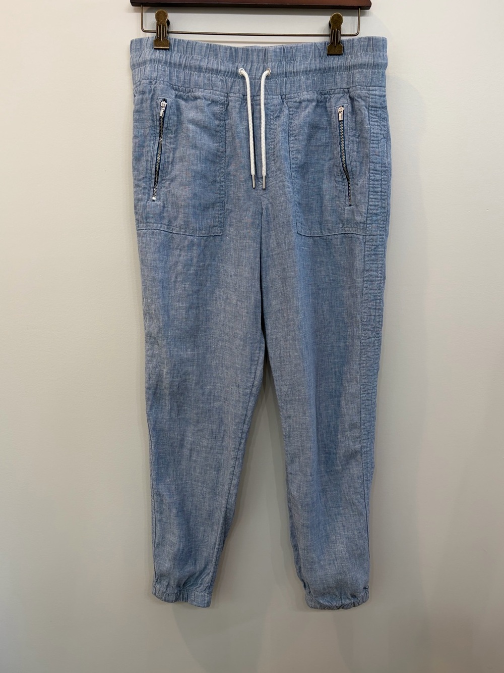 Athleta Cabo Linen Jogger Pants Size 8 Chambray Blue Beach Athleisure Pockets